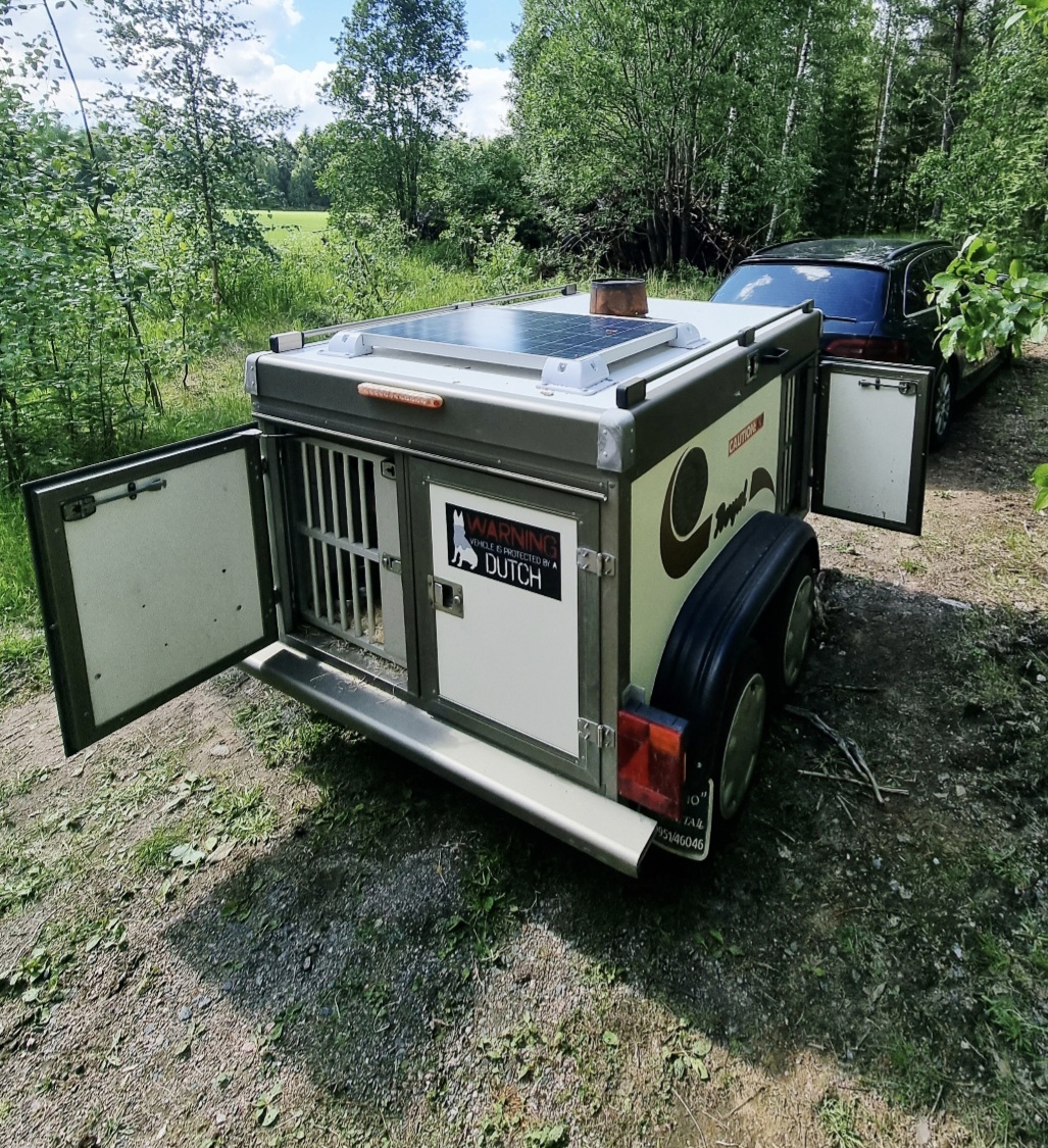 Koirakärry max. 3 koiralle, Aurinkopaneelila toimiva jäähdytin